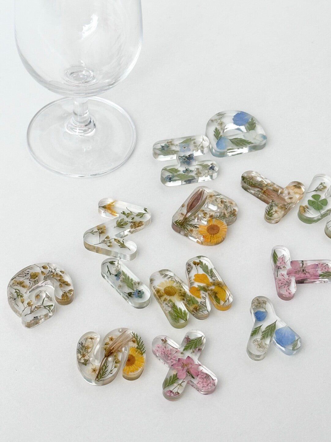 Handmade Resin Name Letter Series with Pressed Flowers – Custom DIY Frame & Keychain Gift for Birthday Blessings - My Store