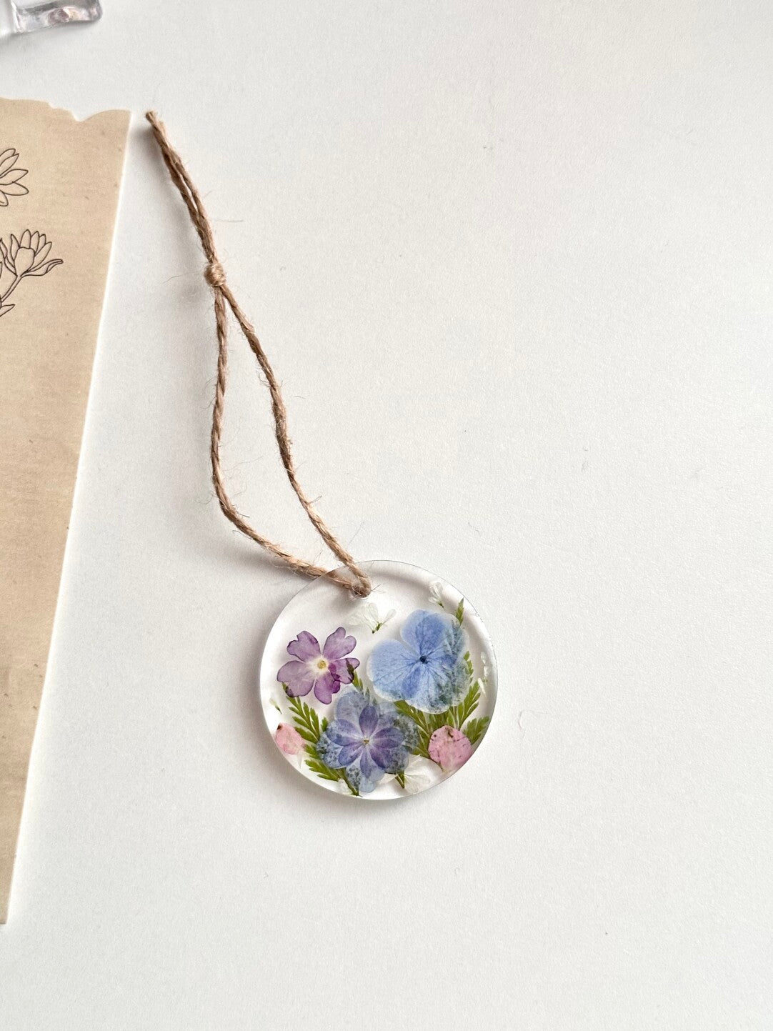 Resin Pressed Flower & Dried Flower Specimen Pendant Keychain Blossom Flower - My Store