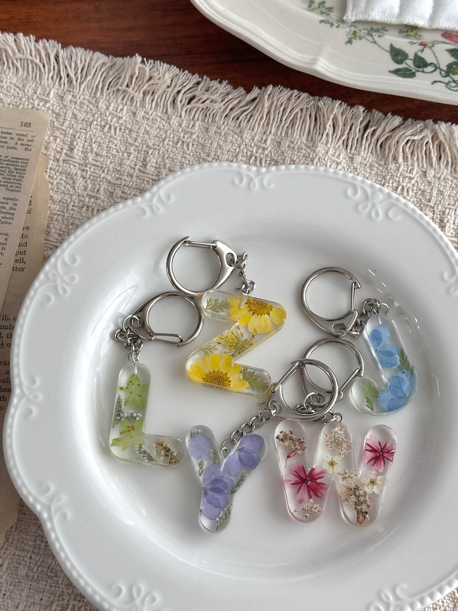 Handmade Resin Name Letter Series with Pressed Flowers – Custom DIY Frame & Keychain Gift for Birthday Blessings - My Store
