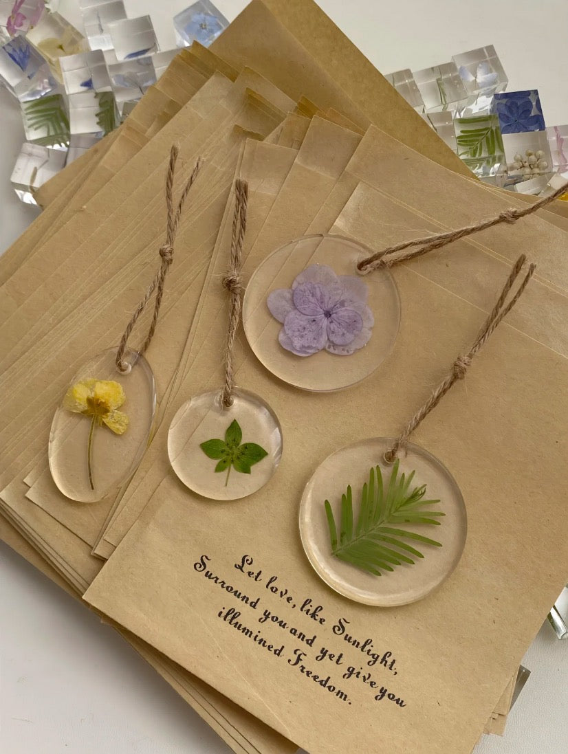 Resin Pressed Flower & Dried Flower Specimen Pendant Keychain Creative DIY Gift - My Store